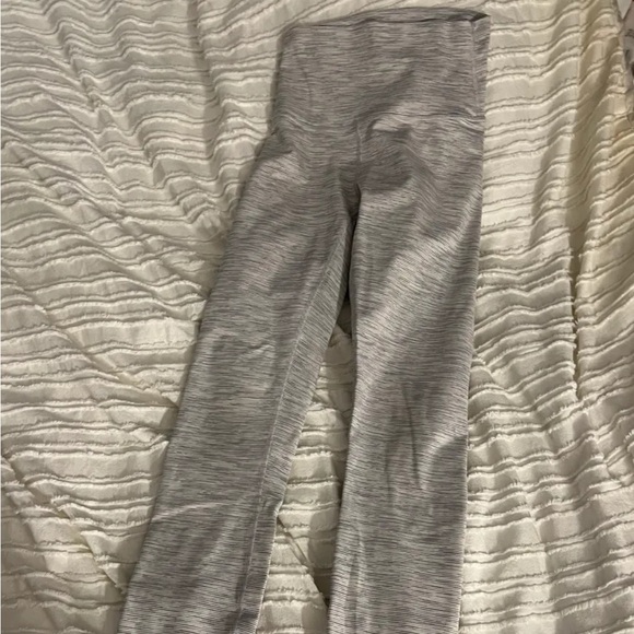 Lululemon Wunder Under 25” Leggings - Picture 2 of 5
